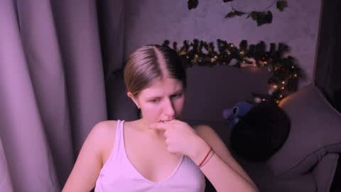 Snapshot of kirraa_ chatting on December 6, 2024, 11:03 pm Kira online show from December 6, 2024, 11:03 pm