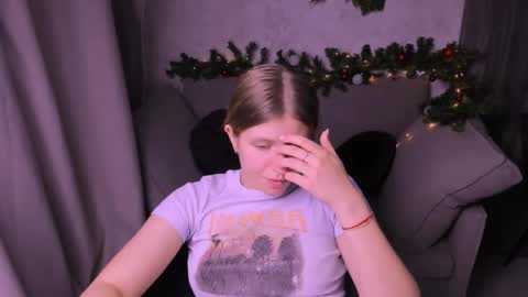 Snapshot of kirraa_ chatting on December 9, 2024, 11:24 pm Kira online show from December 9, 2024, 11:24 pm