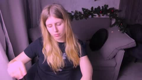 Snapshot of kirraa_ chatting on December 12, 2024, 10:31 pm Kira online show from December 12, 2024, 10:31 pm