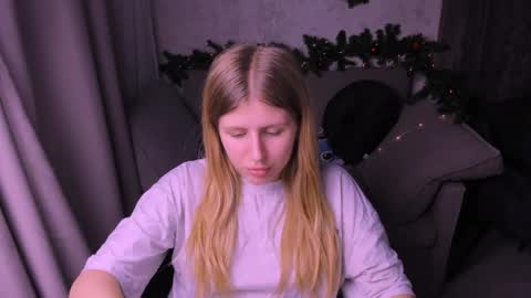 Snapshot of kirraa_ chatting on December 13, 2024, 9:41 pm Kira online show from December 13, 2024, 9:41 pm