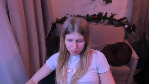 Snapshot of kirraa_ chatting on December 18, 2024, 10:13 pm Kira online show from December 18, 2024, 10:13 pm