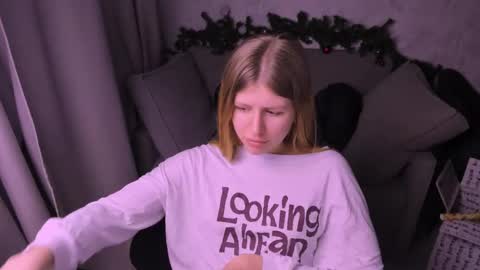 Snapshot of kirraa_ chatting on December 21, 2024, 11:02 pm Kira online show from December 21, 2024, 11:02 pm