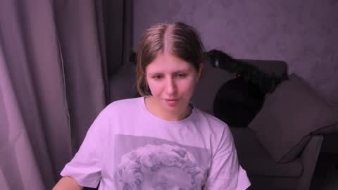 Snapshot of kirraa_ chatting on January 5, 2025, 9:14 pm Kira online show from January 5, 2025, 9:14 pm