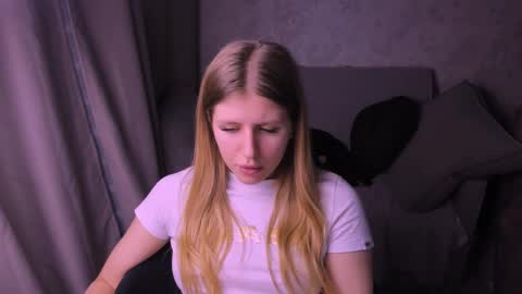 Snapshot of kirraa_ chatting on January 21, 2025, 8:00 pm Kira online show from January 21, 2025, 8:00 pm