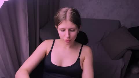 Snapshot of kirraa_ chatting on February 2, 2025, 10:28 pm Kira online show from February 2, 2025, 10:28 pm