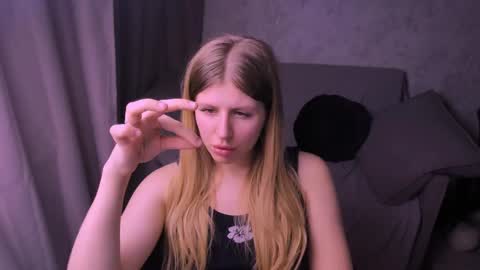 Snapshot of kirraa_ chatting on February 4, 2025, 10:45 pm Kira online show from February 4, 2025, 10:45 pm