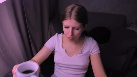 Snapshot of kirraa_ chatting on February 7, 2025, 7:49 pm Kira online show from February 7, 2025, 7:49 pm