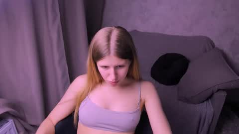 Snapshot of kirraa_ chatting on February 25, 2025, 7:03 pm Kira online show from February 25, 2025, 7:03 pm