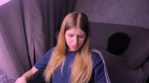 Snapshot of kirraa_ chatting on March 9, 2025, 6:54 pm Kira online show from March 9, 2025, 6:54 pm