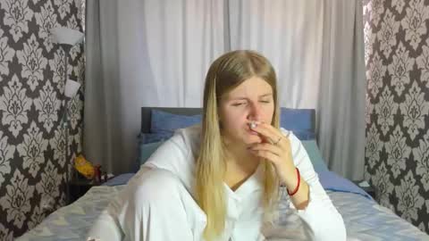 Snapshot of kirraa_ chatting on September 28, 2025, 12:54 pm Kira online show from September 28, 2025, 12:54 pm