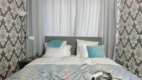 Snapshot of kirraa_ chatting on October 3, 2025, 1:08 pm Kira online show from October 3, 2025, 1:08 pm