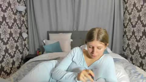 Snapshot of kirraa_ chatting on October 7, 2025, 4:59 pm Kira online show from October 7, 2025, 4:59 pm