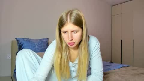 Snapshot of kirraa_ chatting on October 24, 2025, 5:53 pm Kira online show from October 24, 2025, 5:53 pm