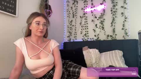 Snapshot of kisskatie chatting on March 2, 2025, 4:32 pm Kaitie online show from March 2, 2025, 4:32 pm