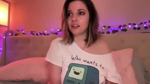 Snapshot of kitatochips chatting on November 10, 2025, 4:44 am KitatoChips online show from November 10, 2025, 4:44 am