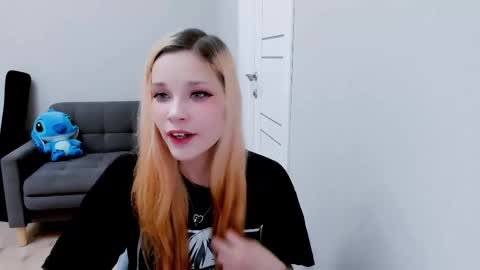 Snapshot of kitten_alisa chatting on September 12, 2025, 7:25 pm Alissa online show from September 12, 2025, 7:25 pm