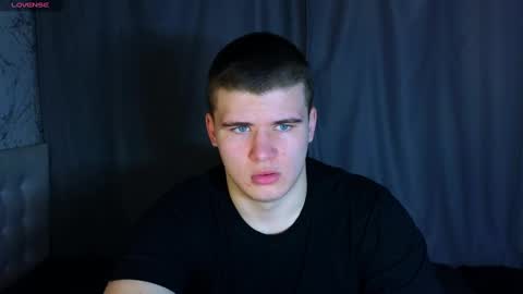 Snapshot of kittenmur chatting on December 3, 2024, 7:32 am Vlad online show from December 3, 2024, 7:32 am