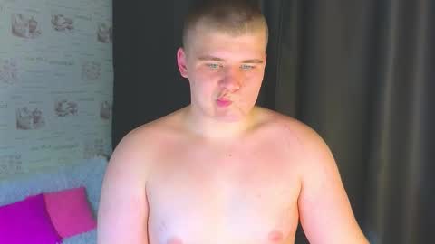 Snapshot of kittenmur chatting on September 22, 2025, 8:55 pm Vlad online show from September 22, 2025, 8:55 pm