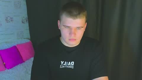 Snapshot of kittenmur chatting on September 30, 2025, 8:47 pm Vlad online show from September 30, 2025, 8:47 pm