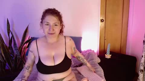 LAURA  help me reach 100likes online show from September 26, 2025, 6:45 pm