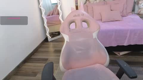 Snapshot of kittystar_tay chatting on February 24, 2025, 7:09 pm Kitty online show from February 24, 2025, 7:09 pm