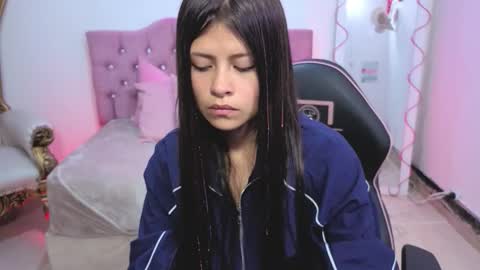 Snapshot of kittystar_tay chatting on September 29, 2025, 11:48 am Kitty online show from September 29, 2025, 11:48 am