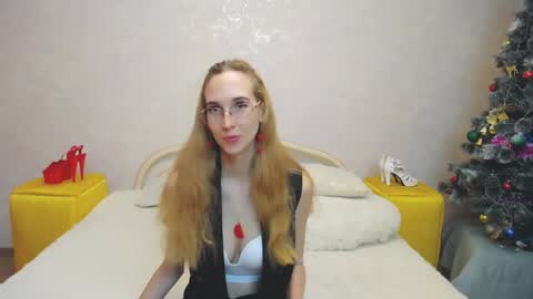 Snapshot of klaryevans chatting on January 15, 2025, 6:33 am Klary online show from January 15, 2025, 6:33 am