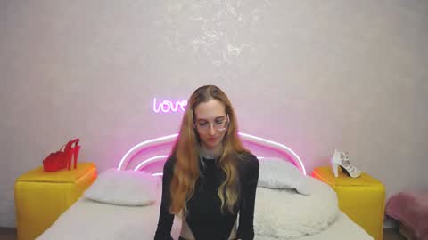 Snapshot of klaryevans chatting on January 22, 2025, 2:35 pm Klary online show from January 22, 2025, 2:35 pm