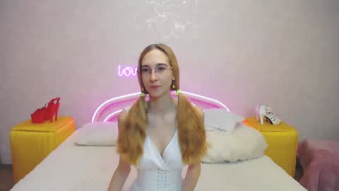 Snapshot of klaryevans chatting on January 27, 2025, 7:03 am Klary online show from January 27, 2025, 7:03 am