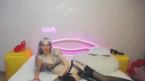 Snapshot of klaryevans chatting on February 26, 2025, 4:14 pm Klary online show from February 26, 2025, 4:14 pm