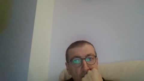Snapshot of kolesie7 chatting on November 4, 2025, 7:57 pm JUAN CARLOS online show from November 4, 2025, 7:57 pm