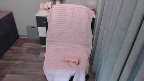 Snapshot of kristenloving chatting on October 15, 2025, 2:06 pm kristenloving online show from October 15, 2025, 2:06 pm