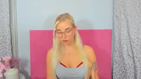 Snapshot of kristyflowers chatting on October 11, 2025, 5:50 am KristyFlowers online show from October 11, 2025, 5:50 am