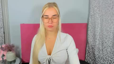 Snapshot of kristyflowers chatting on October 12, 2025, 6:56 am KristyFlowers online show from October 12, 2025, 6:56 am