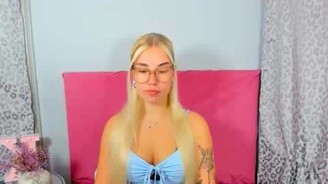 Snapshot of kristyflowers chatting on October 14, 2025, 2:51 pm KristyFlowers online show from October 14, 2025, 2:51 pm