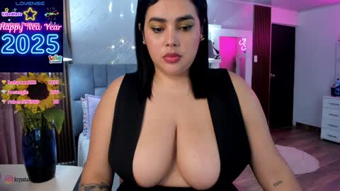 Snapshot of krysstal__ chatting on January 3, 2025, 8:00 am online show from January 3, 2025, 8:00 am