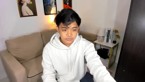 Snapshot of kyll_collins chatting on January 1, 2025, 1:48 pm kyll_collins online show from January 1, 2025, 1:48 pm