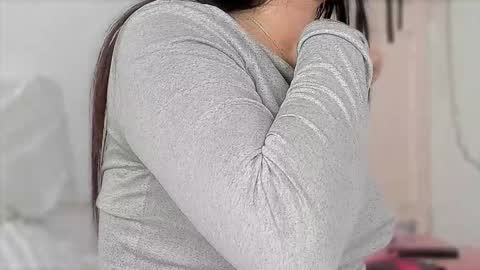 Snapshot of laauuuu chatting on October 17, 2025, 2:52 pm Lau online show from October 17, 2025, 2:52 pm