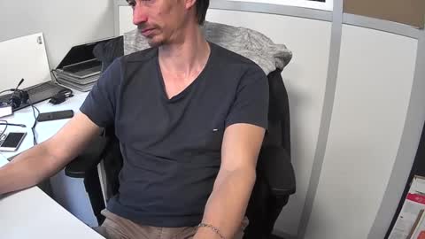 Snapshot of labelette007 chatting on December 18, 2024, 1:45 pm labelette007 online show from December 18, 2024, 1:45 pm