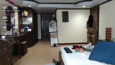 Snapshot of ladii_mia chatting on February 8, 2025, 11:22 am Mia online show from February 8, 2025, 11:22 am