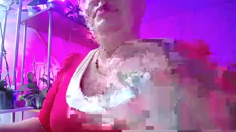 Snapshot of lady_gloria chatting on December 31, 2024, 1:19 pm Lady Gloria online show from December 31, 2024, 1:19 pm