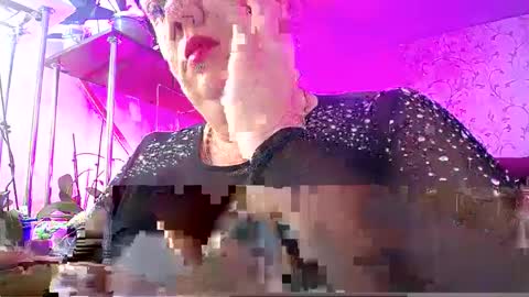 Snapshot of lady_gloria chatting on January 1, 2025, 12:44 pm Lady Gloria online show from January 1, 2025, 12:44 pm