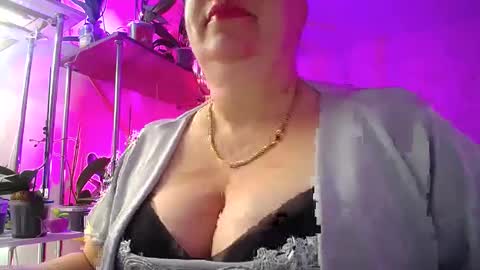 Snapshot of lady_gloria chatting on January 23, 2025, 5:45 am Lady Gloria online show from January 23, 2025, 5:45 am