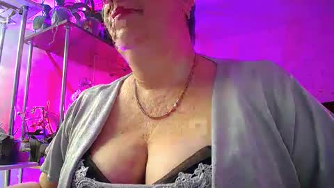 Snapshot of lady_gloria chatting on February 27, 2025, 4:31 am Lady Gloria online show from February 27, 2025, 4:31 am