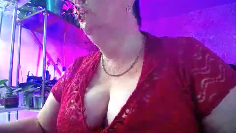 Snapshot of lady_gloria chatting on September 16, 2025, 4:02 am Lady Gloria online show from September 16, 2025, 4:02 am