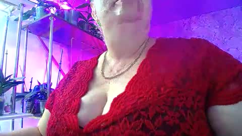 Snapshot of lady_gloria chatting on September 24, 2025, 1:58 pm Lady Gloria online show from September 24, 2025, 1:58 pm