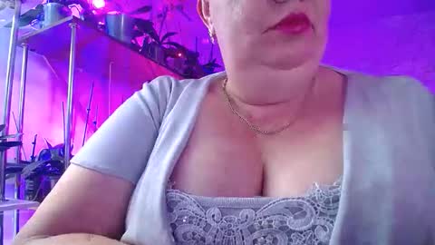 Snapshot of lady_gloria chatting on October 2, 2025, 2:35 pm Lady Gloria online show from October 2, 2025, 2:35 pm