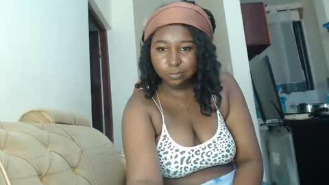 Snapshot of lady_twerky chatting on October 16, 2025, 10:11 pm Maya online show from October 16, 2025, 10:11 pm