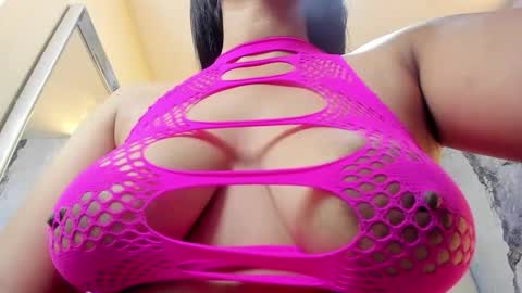 Snapshot of lailamorfy chatting on October 14, 2025, 12:17 pm online show from October 14, 2025, 12:17 pm