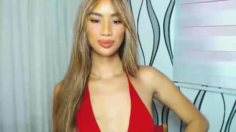 Snapshot of lanadel_hilton chatting on December 19, 2024, 11:57 pm Lana online show from December 19, 2024, 11:57 pm